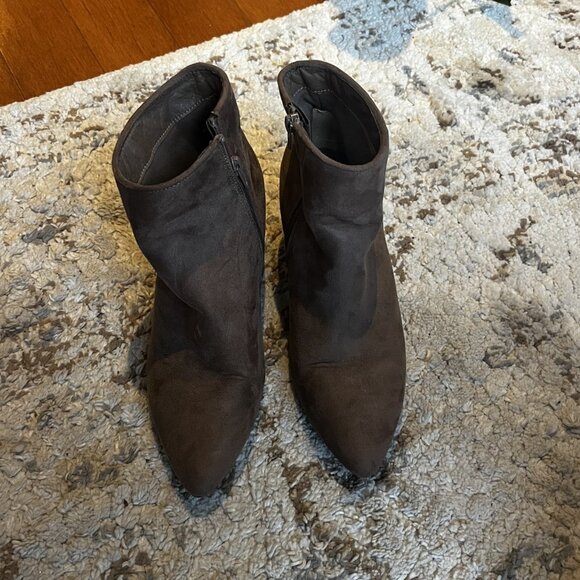 Sued boots worned once - Picture 2 of 2